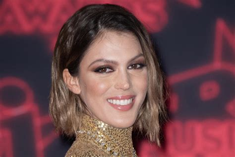 iris mittenaere cheveux courts