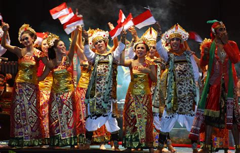 keaneka ragaman budaya indonesia untuk menggunakan warna seni rupa