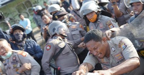 Kekerasan polisi Indonesia