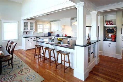 kitchen island with columns to ceiling