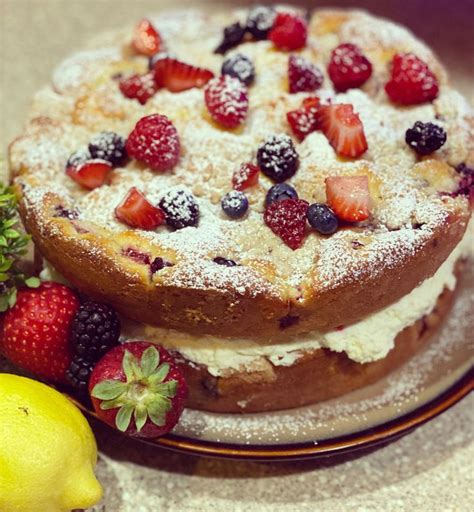 lemonberry mascarpone cake