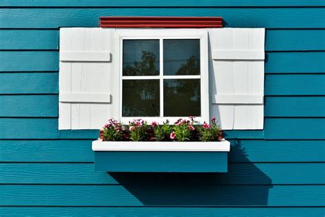 lining window boxes