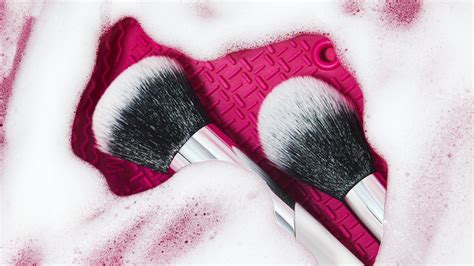 Cleaning makeup brushes