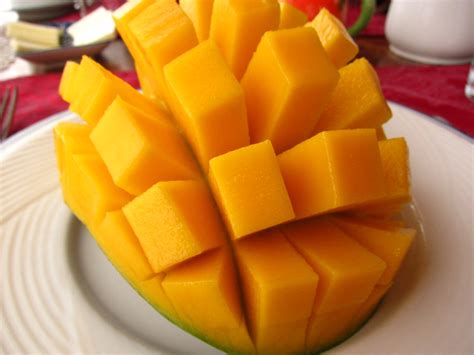 Mango puree with sliced mango