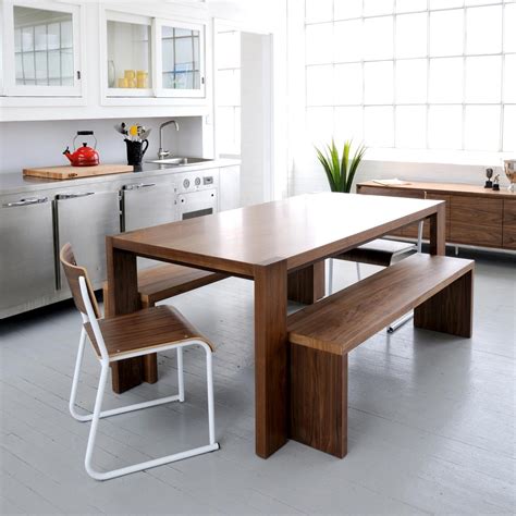 meja dengan desain minimalis