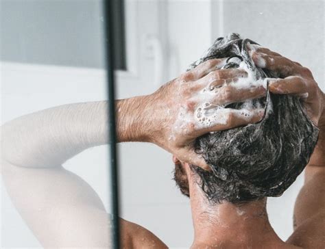tips merawat model rambut keriting pria