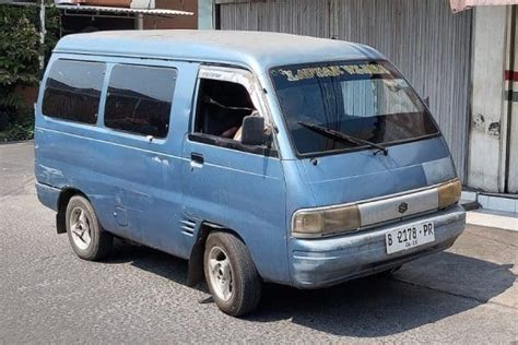 mobil carry bekas tahun 2005