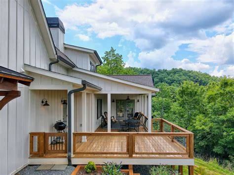 modern farmhouse deck