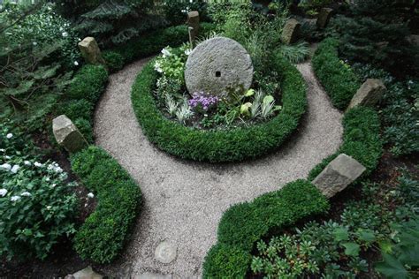 moon garden design
