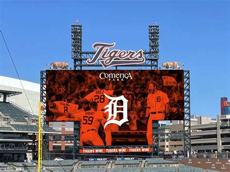 opening day tigers score