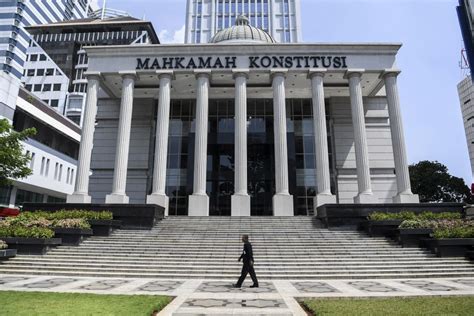Pengadilan Konstitusi di Indonesia