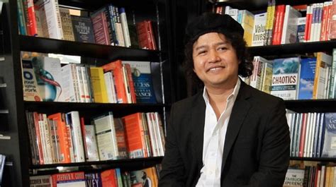 Menengok Karya-Karya Terbaik Penulis Novel Terkenal Indonesia: Siapa Saja Mereka?