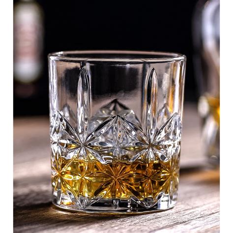 Pilih Gelas Whisky Berdasarkan Bentuknya