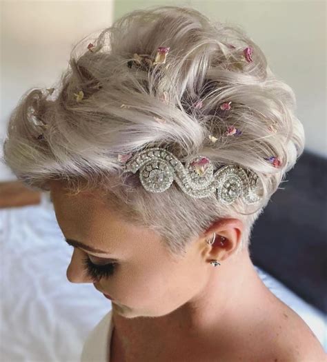 pixie cut wedding hairstyles with veil