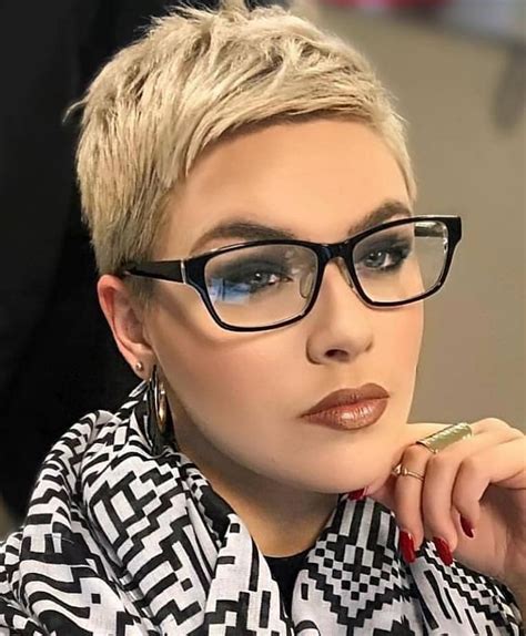 pixie cuts for round faces with glasses