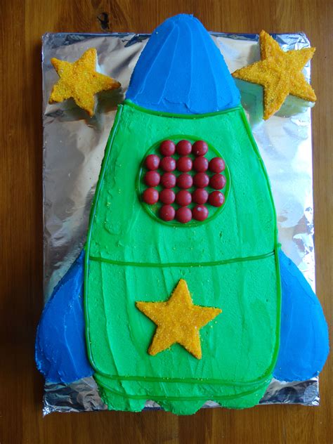 rocket ship cake