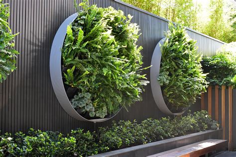 round vertical garden