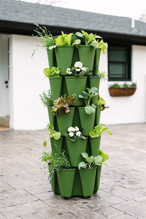 round vertical planter
