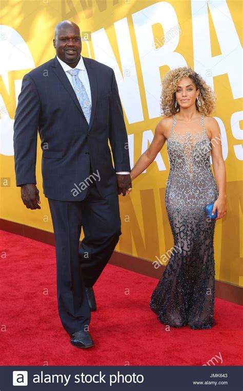 shaquille o neal buys prom dresses