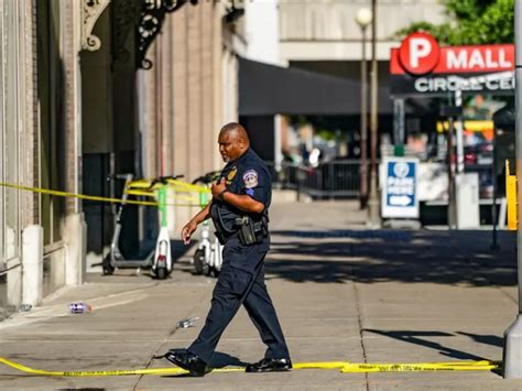 shooting in indianapolis mall