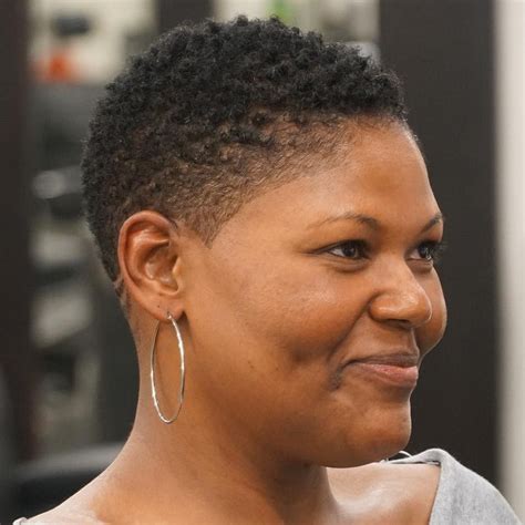 short black natural haircuts for round faces