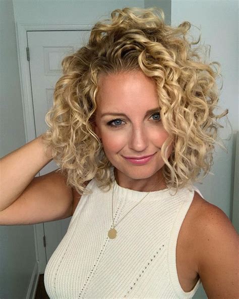 short blonde curly hairstyles