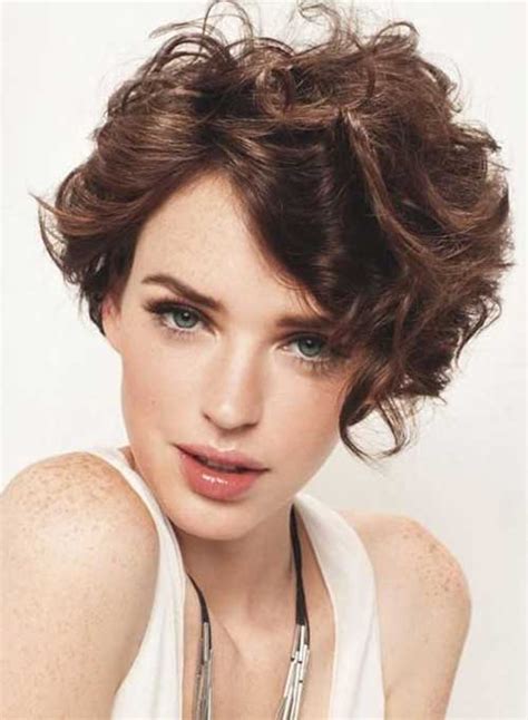 short hair styles for curly hair and oval face