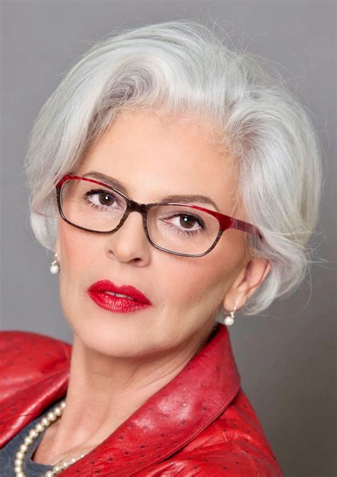 short hair styles for over 60s with glasses