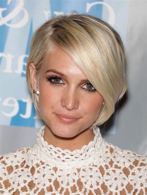 short haircuts for oblong faces female