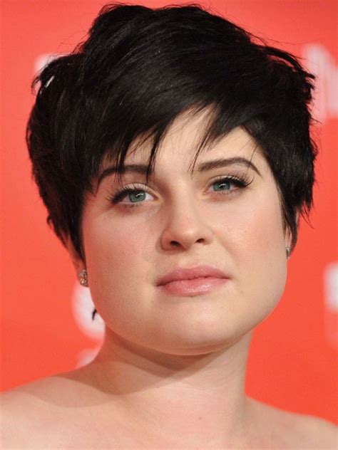 short hairstyles for fat faces and double chins black hair