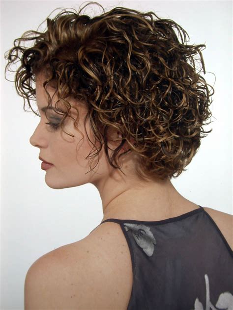 short layered hair cuts for curly hair