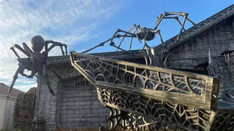 spiders haunted house creation