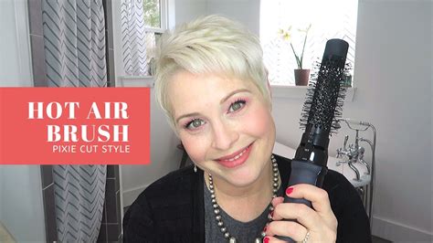 styling short hair with hot air brush