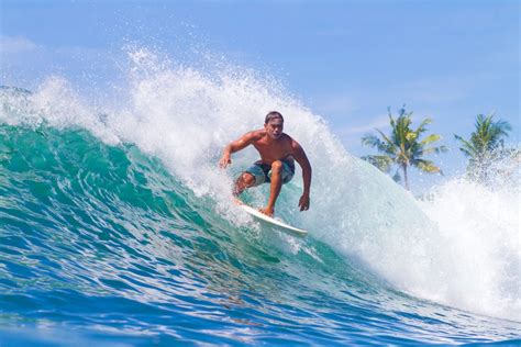 Surfing pantai lombok kuta