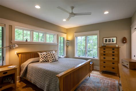 transom windows above bed