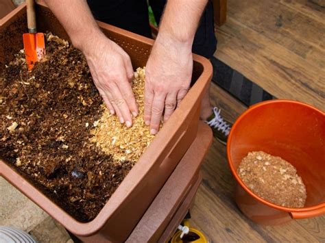 using sawdust in your compost pile