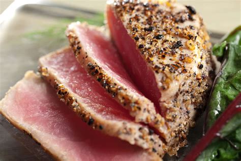 what does ahi tuna taste like