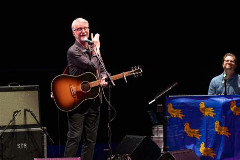 where does billy bragg live