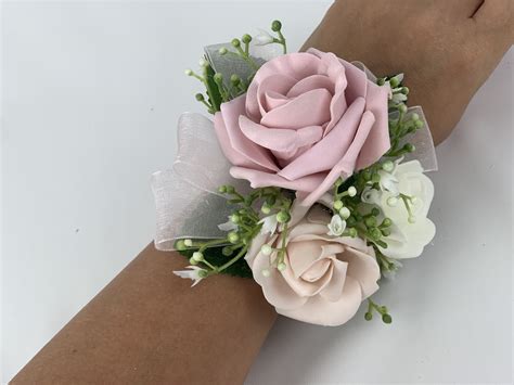 wrist corsage